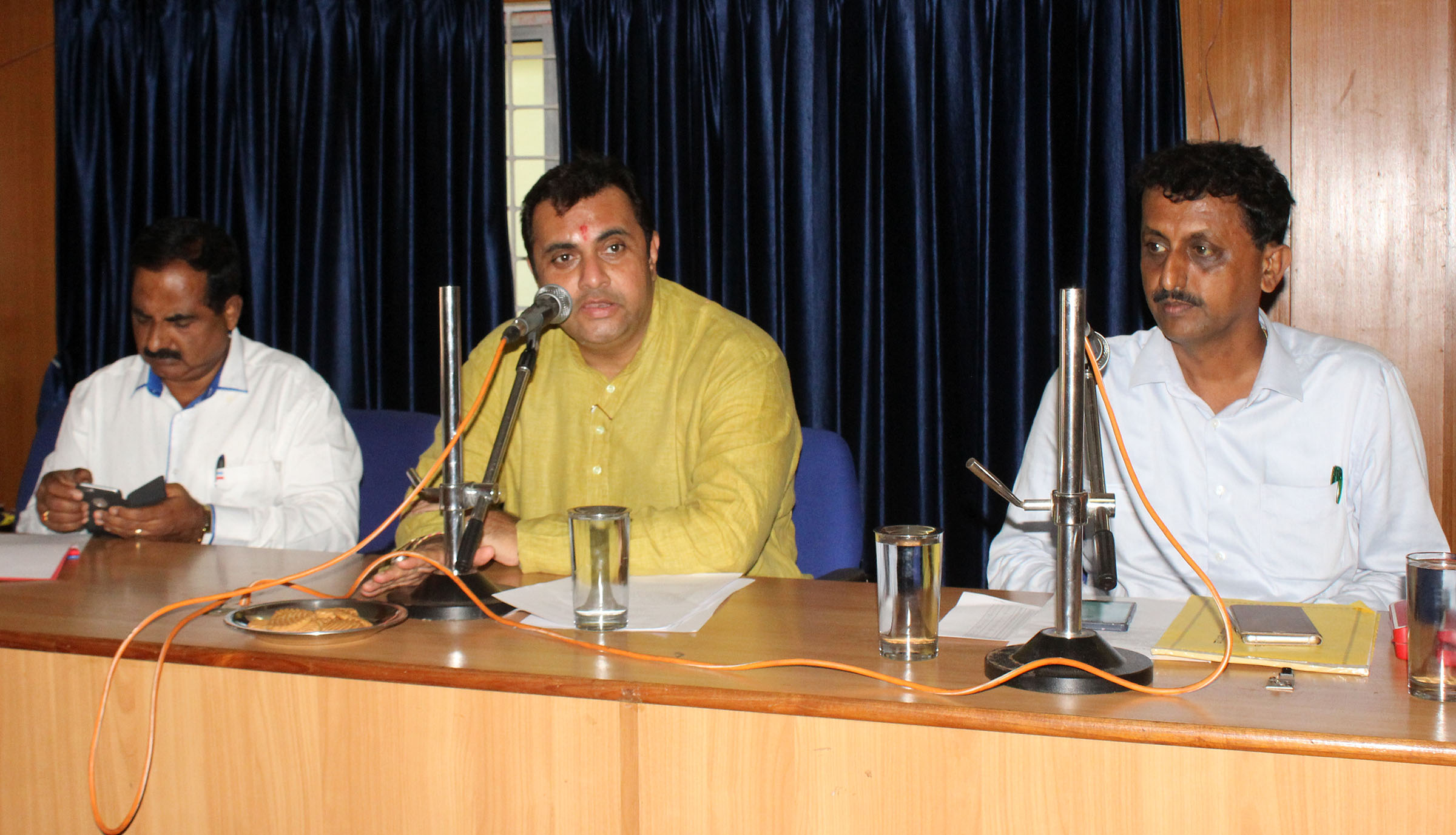 ಮೊಬೈಲ್ ಆನ್ ಇಟ್ಟು ಕುಡಿಯುವ ನೀರಿನ ಸಮಸ್ಯೆಗೆ ಸ್ಪಂದಿಸಿ